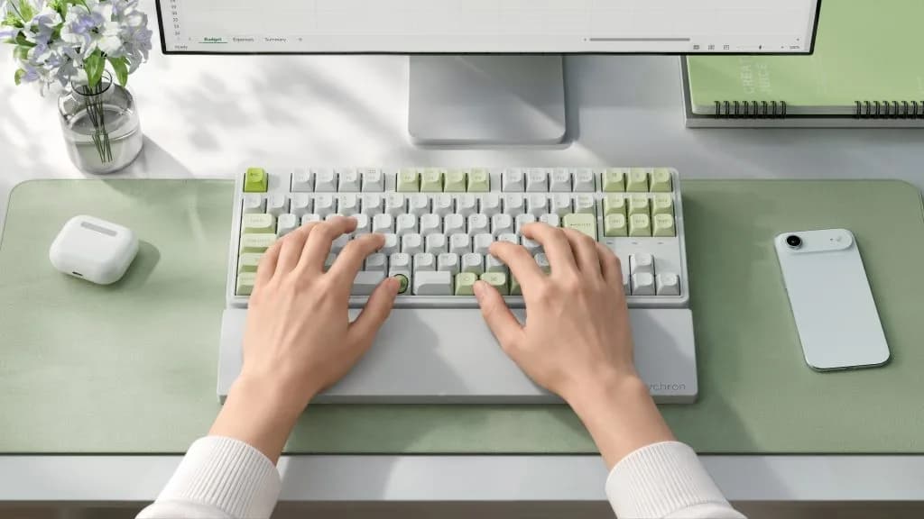 წარმოდგენილია კლავიატურა Keychron C3 Pro Trackball 8K დაყოფილი ინტერვალის ღილაკითა და თრექბოლით